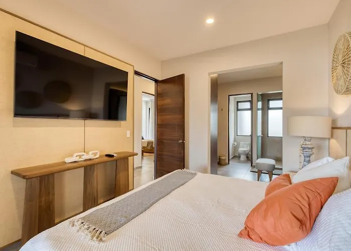 Peaceful Coastal With Pool, Balcony & Fitness Center Cabo San Lucas