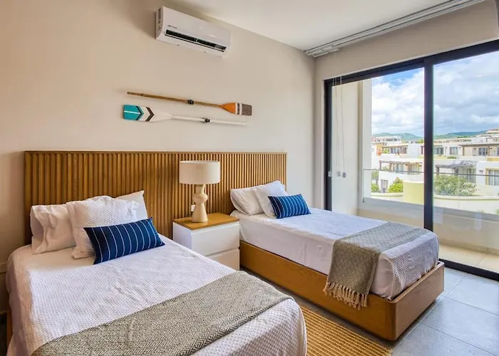 Peaceful Coastal With Pool, Balcony & Fitness Center * Cabo San Lucas