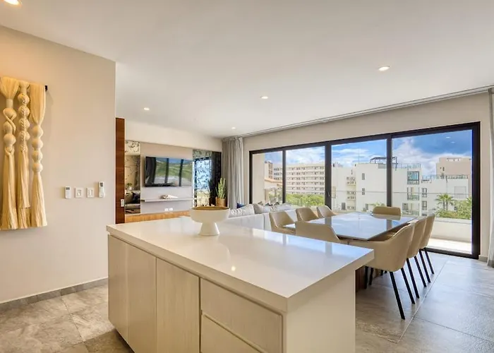 Peaceful Coastal With Pool, Balcony & Fitness Center Ferienhaus