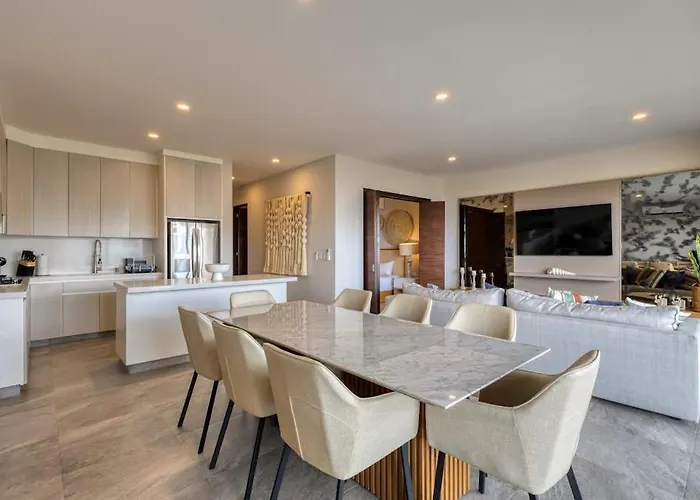 Ferienhaus Peaceful Coastal With Pool, Balcony & Fitness Center