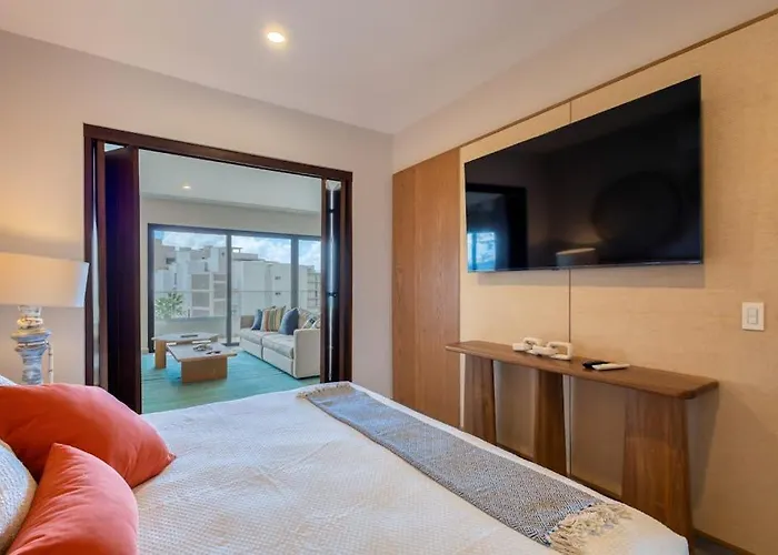 Peaceful Coastal With Pool, Balcony & Fitness Center * Cabo San Lucas