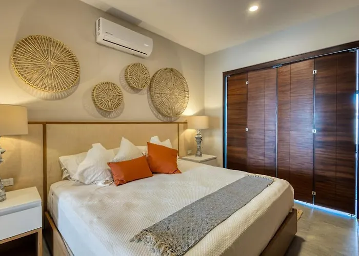 Peaceful Coastal With Pool, Balcony & Fitness Center