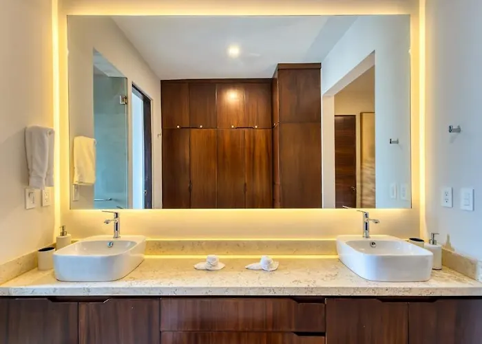 Peaceful Coastal With Pool, Balcony & Fitness Center Ferienhaus