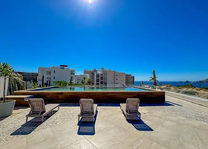 Peaceful Coastal With Pool, Balcony & Fitness Center *