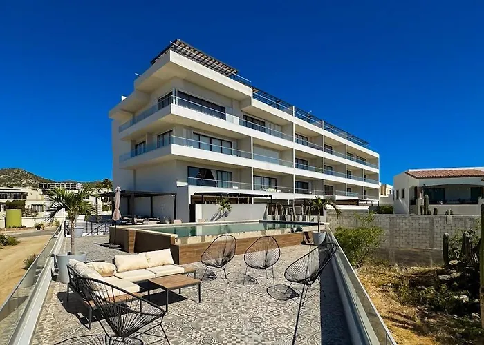 Peaceful Coastal With Pool, Balcony & Fitness Center